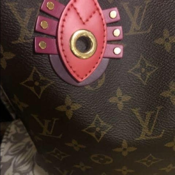 Limited Edition Totom Neo Neverall and pouch. - Picture 4 of 12